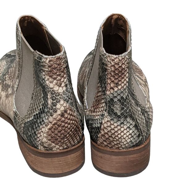 Frye and Co Mila Chelsea snake embossed leather slip on ankle bootie size 6M - Picture 5 of 10